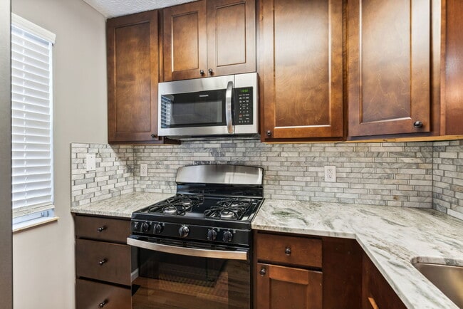Building Photo - 1794 Bennigan Dr