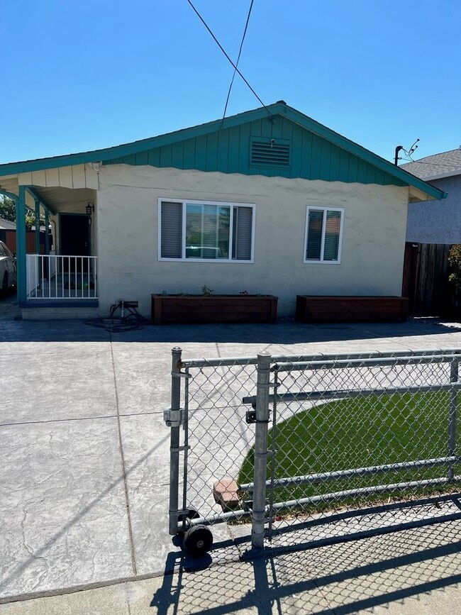 Building Photo - 0 N 34th St