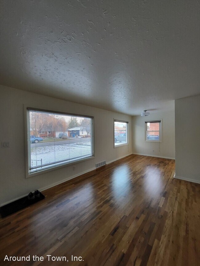 Building Photo - 3 br, 1.5 bath House - 3309 W. Kipling