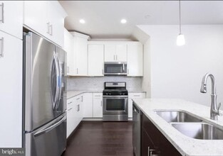 Building Photo - 103 Lakeview Ct