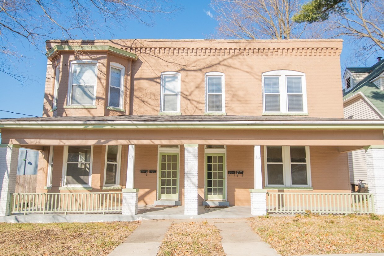 Primary Photo - 312 Marshall St
