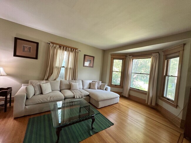 Foto del edificio - Fully Furnished 3 Bedroom Historic Home in Minneapolis