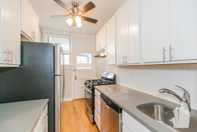 Building Photo - 1932 W Winona St