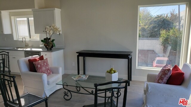 Building Photo - 2133 Carmona Ave