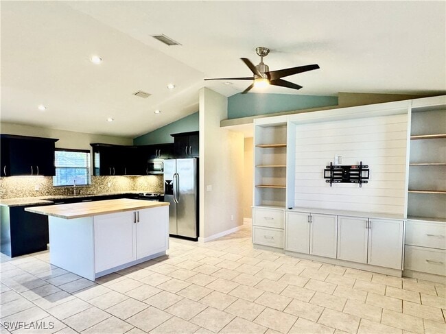 Foto del edificio - 9155 Aster Rd