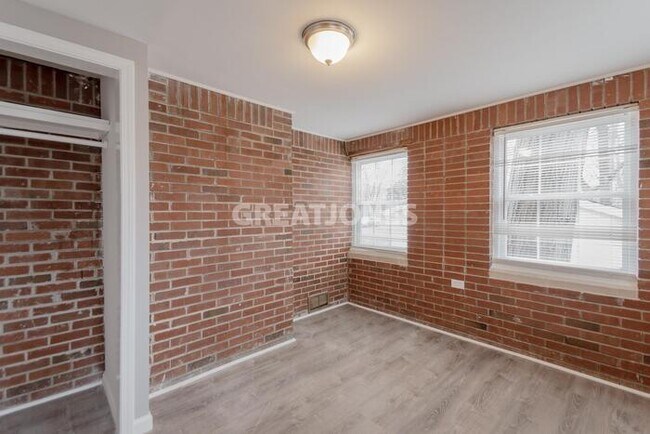 Building Photo - 487 Schneider Hill Ct