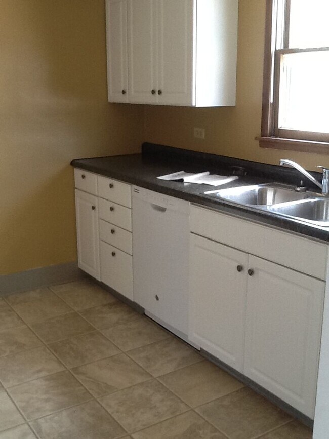 Building Photo - 3 Bed 1 Bath