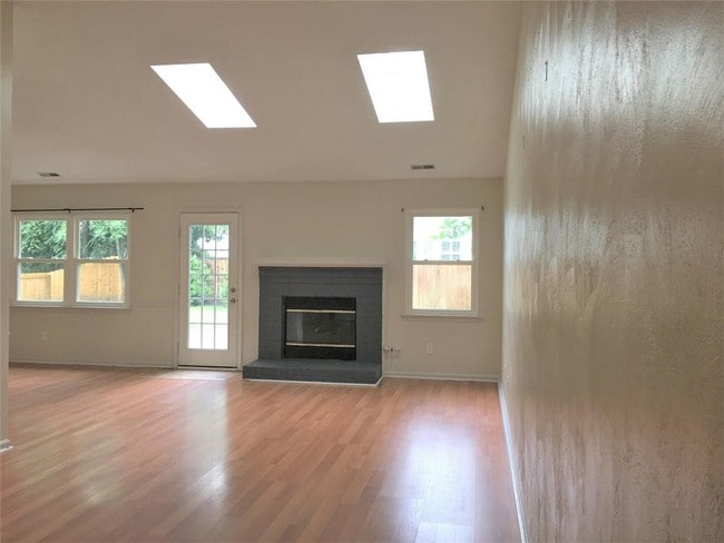 Building Photo - 1932 Rossini Drive