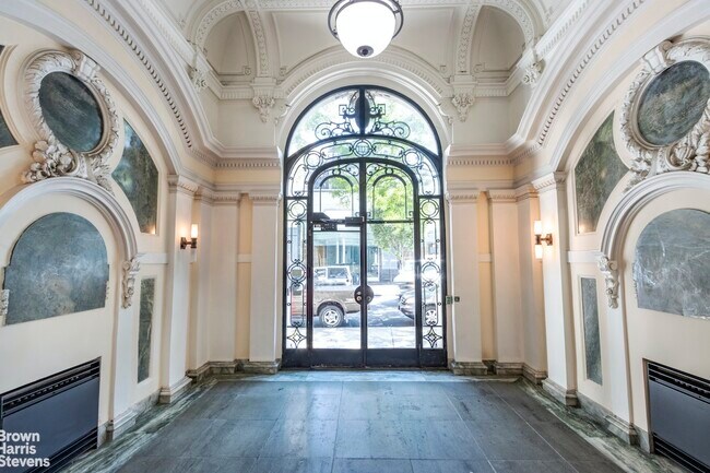 Foto del edificio - 300 W 109th St