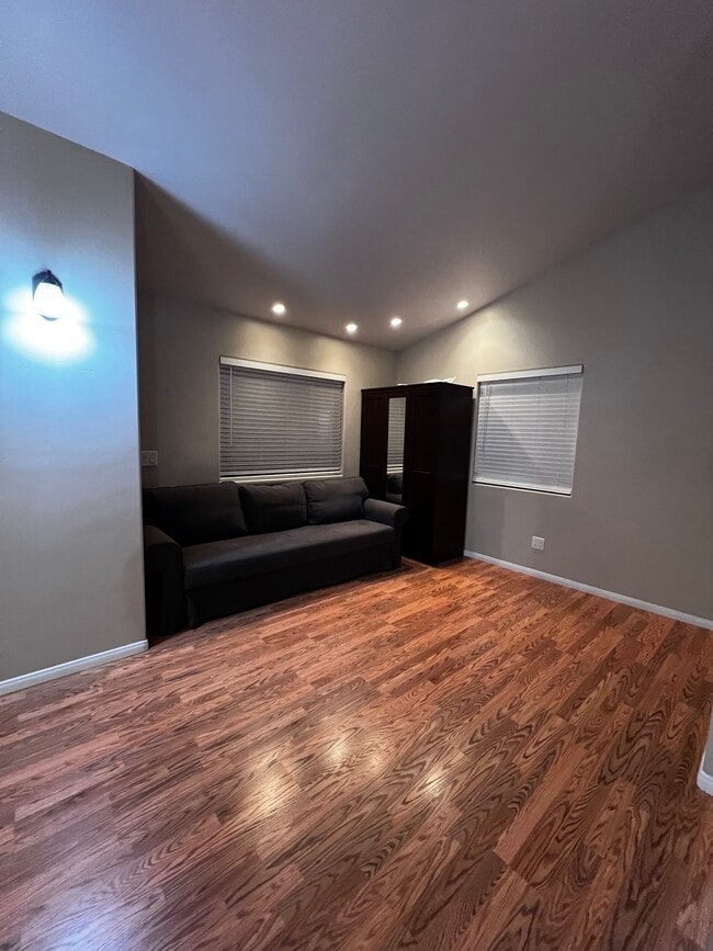 Living room - 4209 Dakota Dr