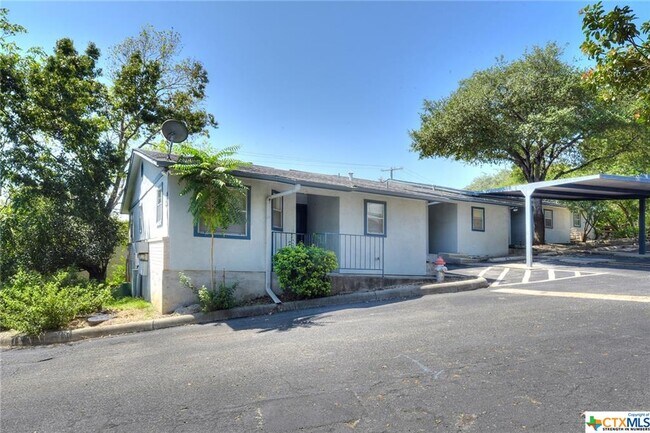 Building Photo - 663 Floral Ave