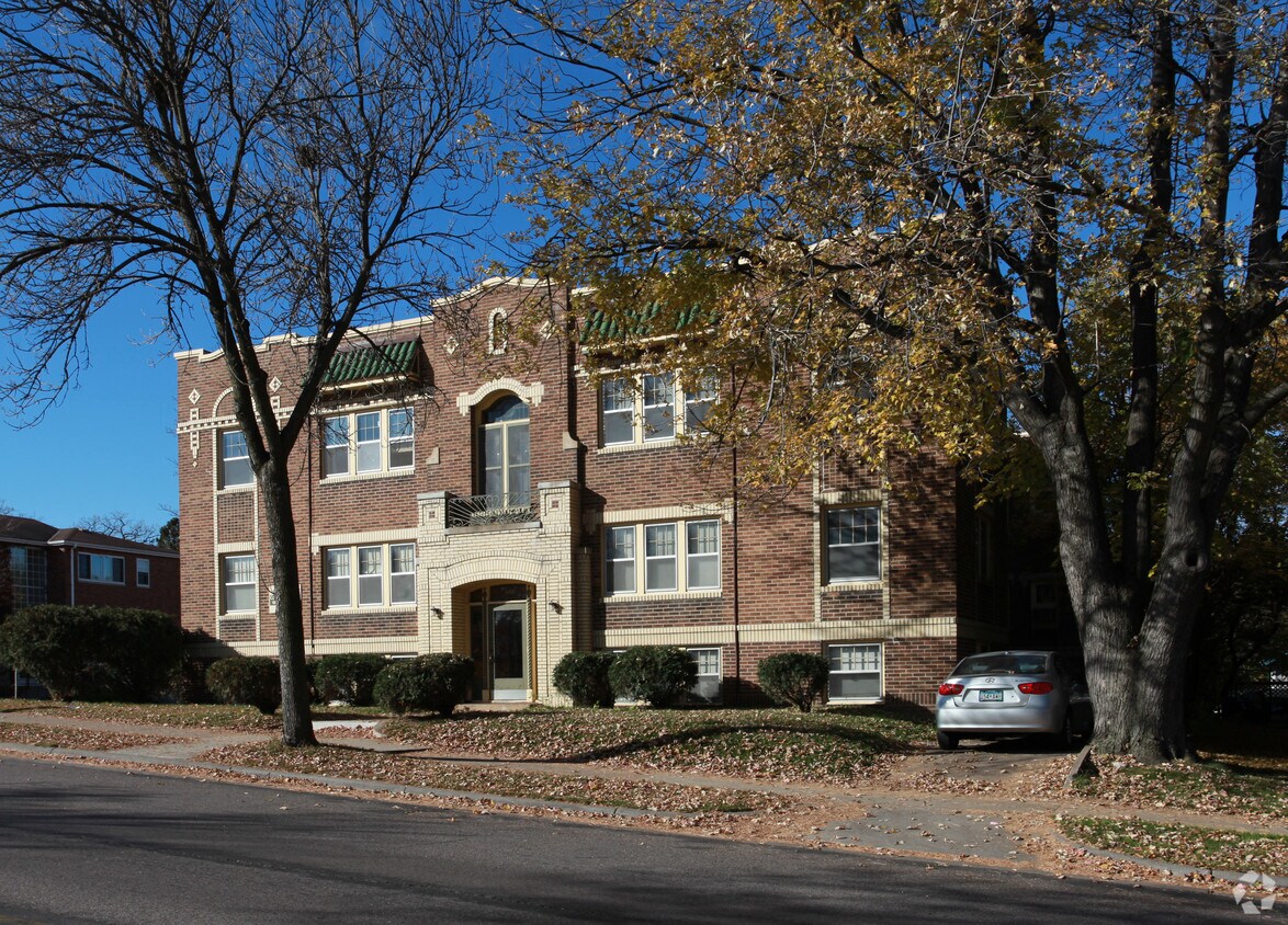 Foto del edificio - 4850 Chicago Ave