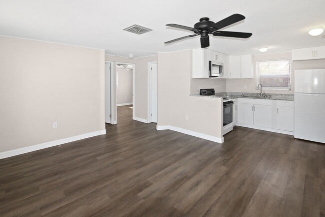 Building Photo - South Venice Annual Home for Rent