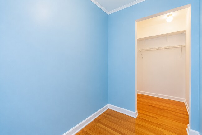 Building Photo - 2328 N Lincoln Park W