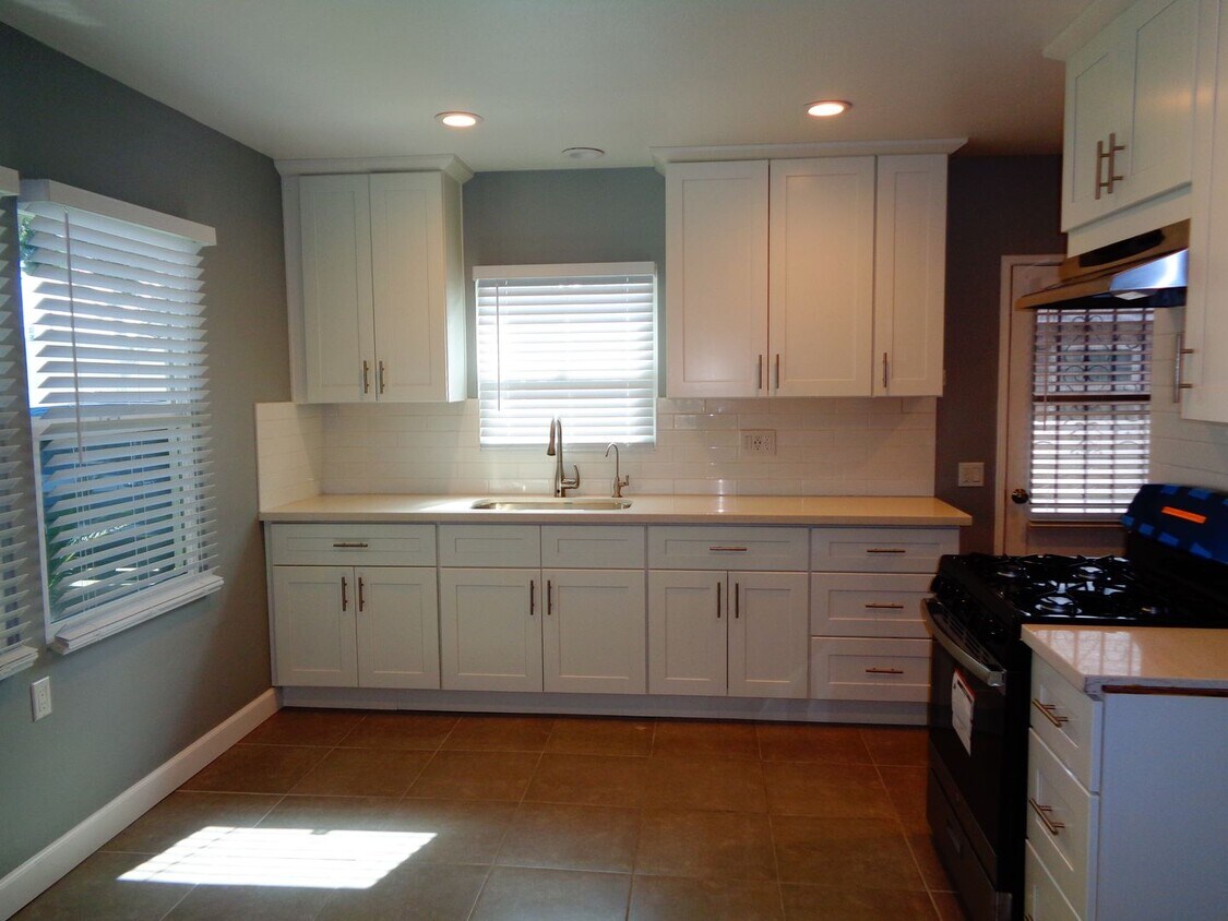 Primary Photo - 2 Bedroom 1 Bath Ground Floor Apartment fo...