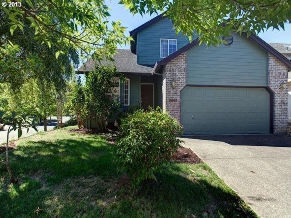 SUNNY & BRIGHT SINGLE FAMILY HOME IN HILLSBORO - SUNNY & BRIGHT SINGLE FAMILY HOME IN HILLSBORO