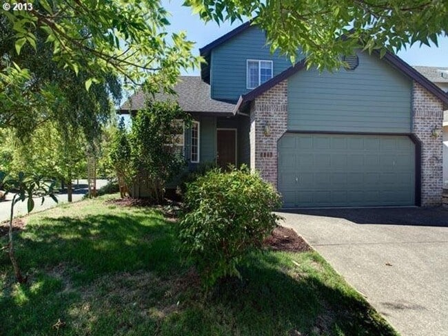 SUNNY & BRIGHT SINGLE FAMILY HOME IN HILLSBORO - SUNNY & BRIGHT SINGLE FAMILY HOME IN HILLSBORO