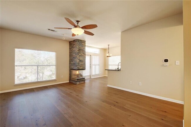 Foto del edificio - 2209 Hancock Dr