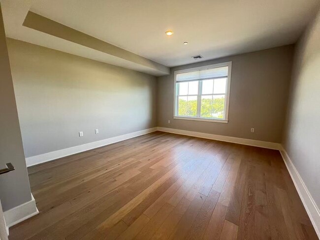Building Photo - 11 Oak Grove Ter