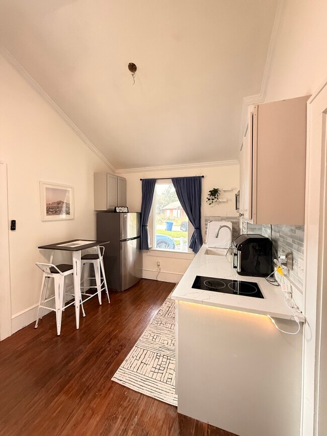 Foto del edificio - 1920 Victoria Ave