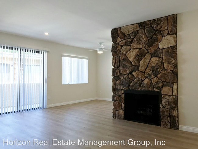 Building Photo - 10255 Riverside Dr