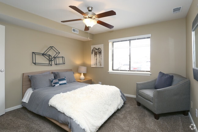 2BR, 2BA - Bedroom - Albion on Lake Cook