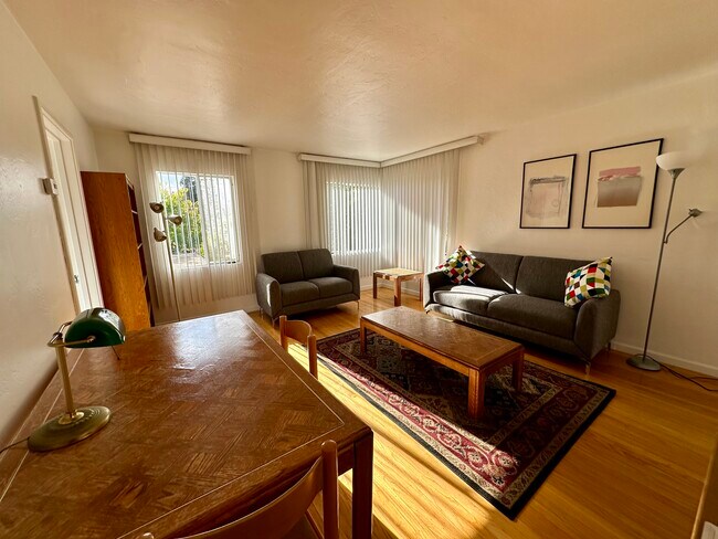 Foto del edificio - 2044 Yale St