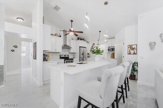 Building Photo - 1833 N Bahama Ave