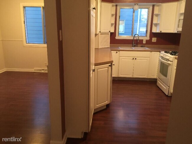 Building Photo - 3 br, 2 bath Townhome - 1404 87th Pl