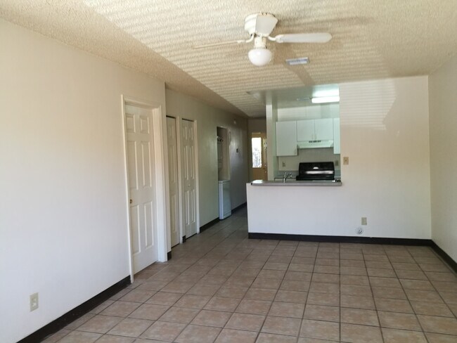 living room - 4116 N 1st Ave