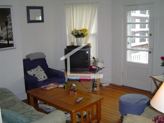 Building Photo - 138 Brooks St