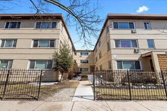 Building Photo - 6721 N Hermitage Ave