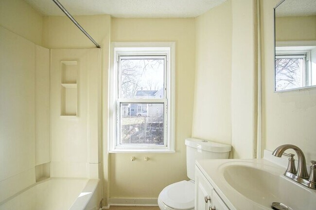 Foto del edificio - 8 Beaudoin Ct