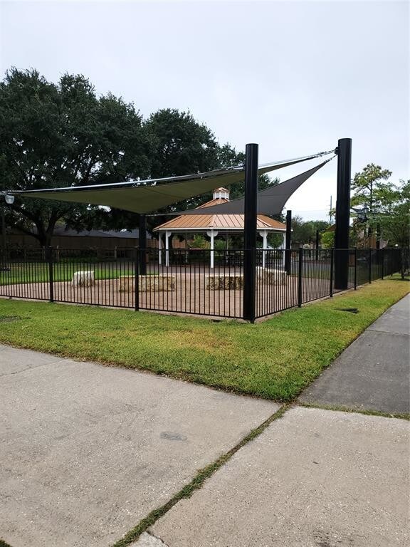 Foto del edificio - 10915 Fallbrook Dr