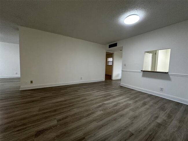 Foto del edificio - 6300 NW 2nd Ave