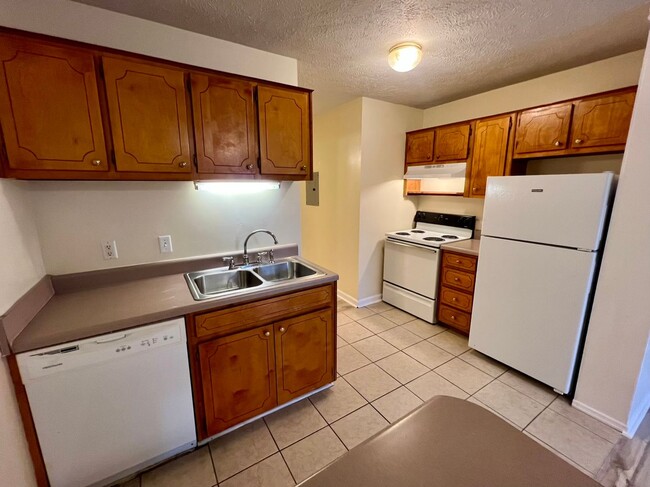 Foto del edificio - 1BR 1BA Ground Level Apt. **Free Water** - NO pets!