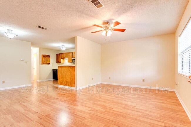 Foto del edificio - 9227 Shady Bend Ln