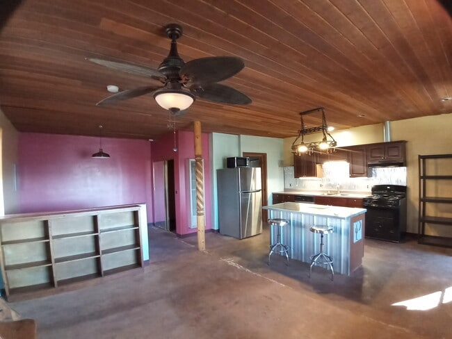 Building Photo - 1510b Edith Blvd NE