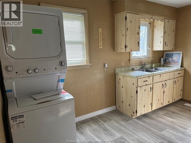 Photo du bâtiment - 3405 Longfellow Ave