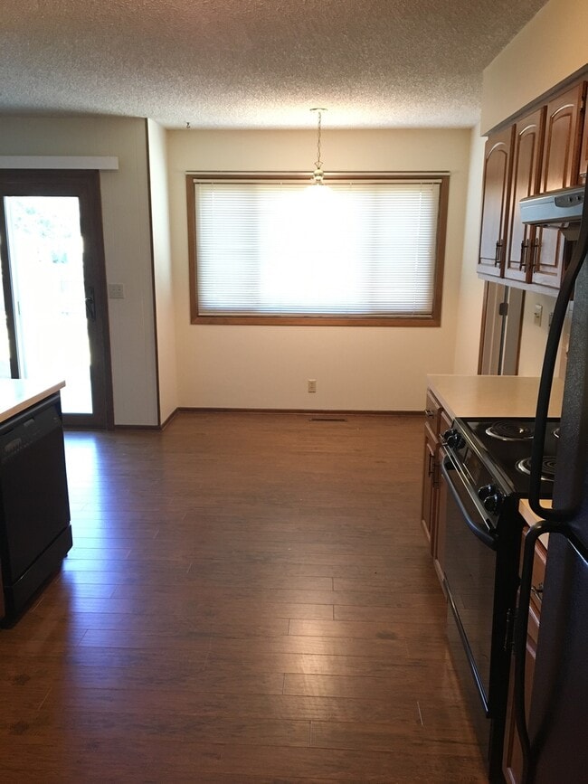 Building Photo - ***Showings will begin on February 2nd***