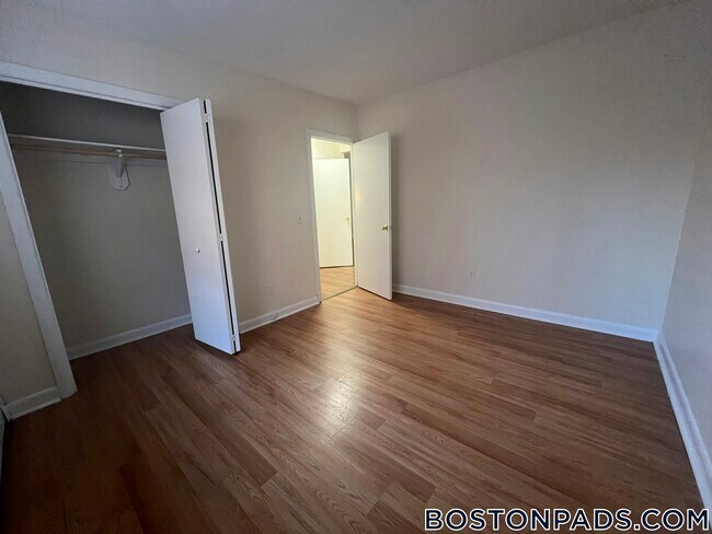 Building Photo - 75 Gardner St