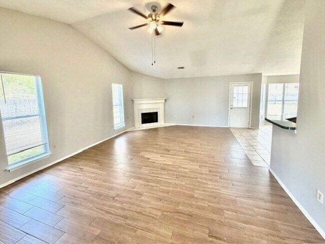 Foto del edificio - Now Leasing a 3 Bedroom 2 Bath In Southaven