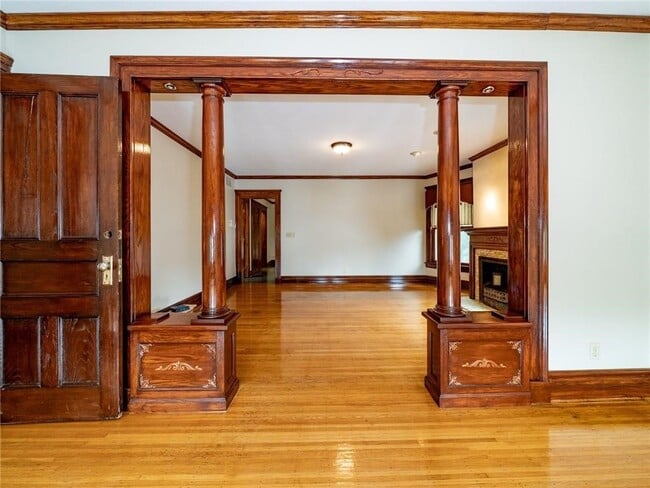 Building Photo - 1108 Lake Ave