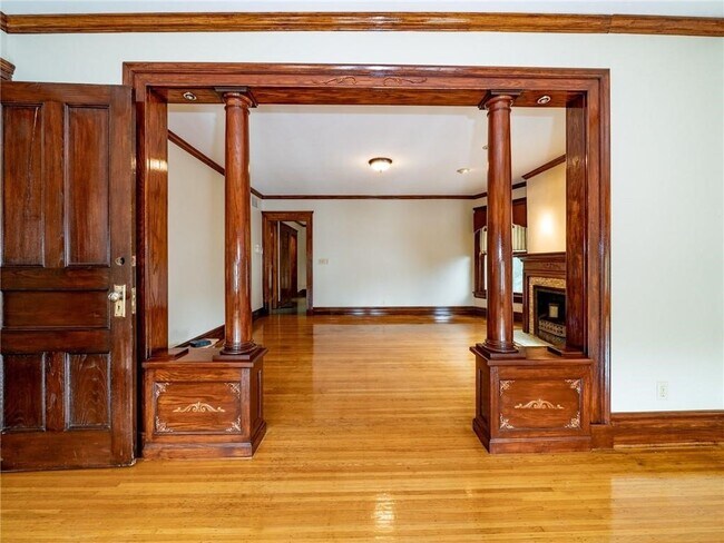 Foto del edificio - 1108 Lake Ave