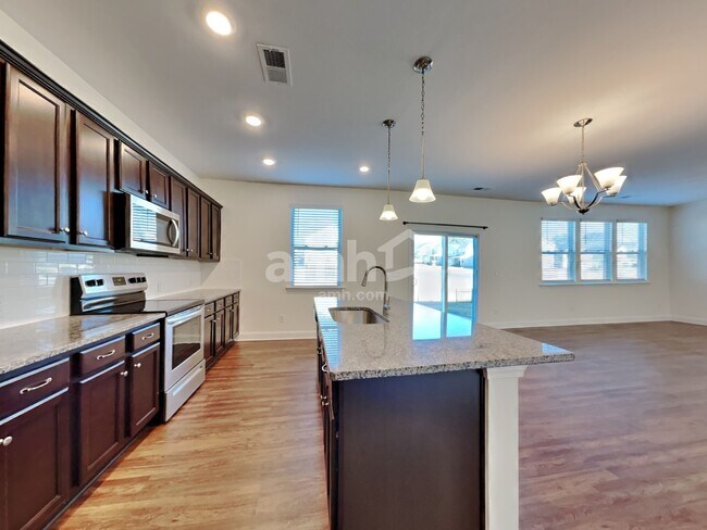 Building Photo - 145 Twin River Dr