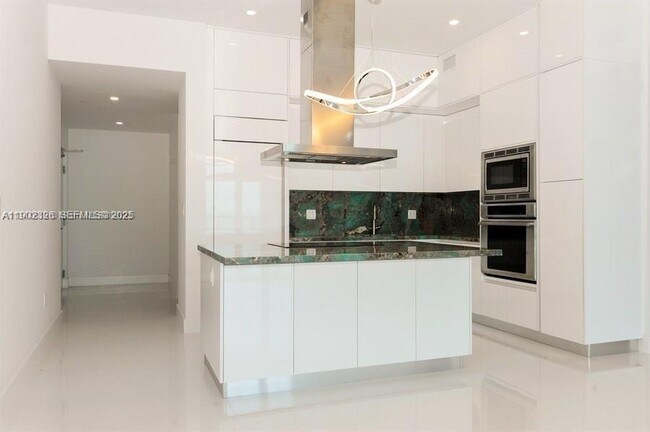 Foto del edificio - 6799 Collins Ave