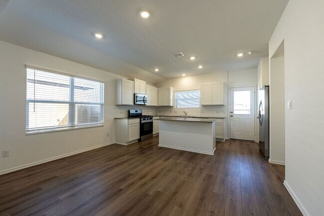 Building Photo - Charming Sunlit 4-Bedroom 2-Bathroom Home!