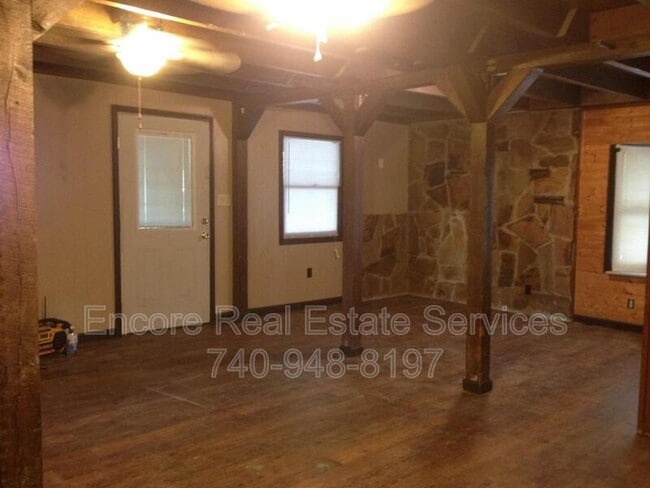 Foto del edificio - 52 Railroad St SW