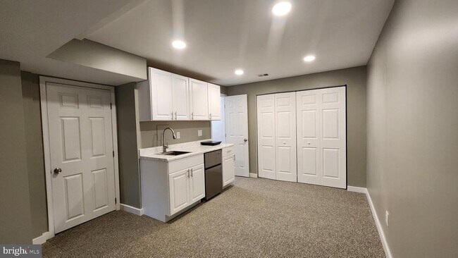 Foto del edificio - 17619 Longview Ln