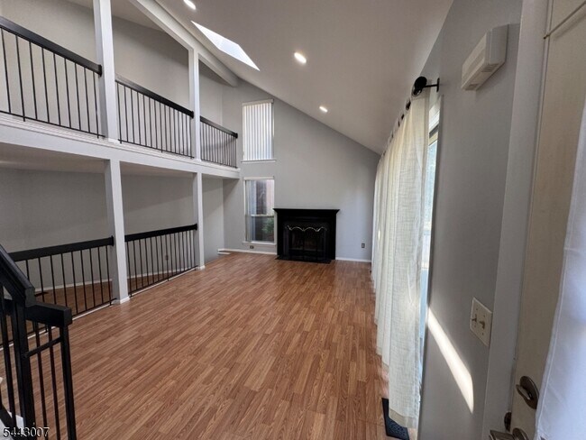 Foto del edificio - 3811 Bloomingdale Dr